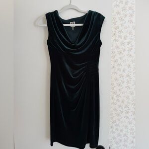Elegant Sleeveless Velvet Cowl Neck Dress - Emerald/Hunter Green